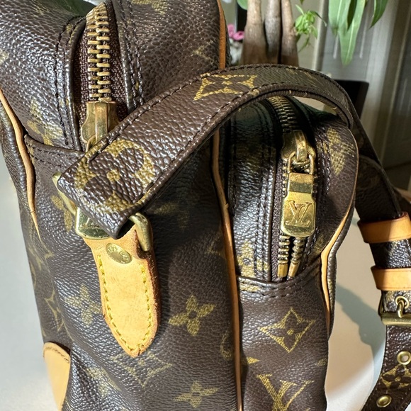 Authentic Louis Vuitton Brown Monogram Men's Bag - Picture 6 of 15